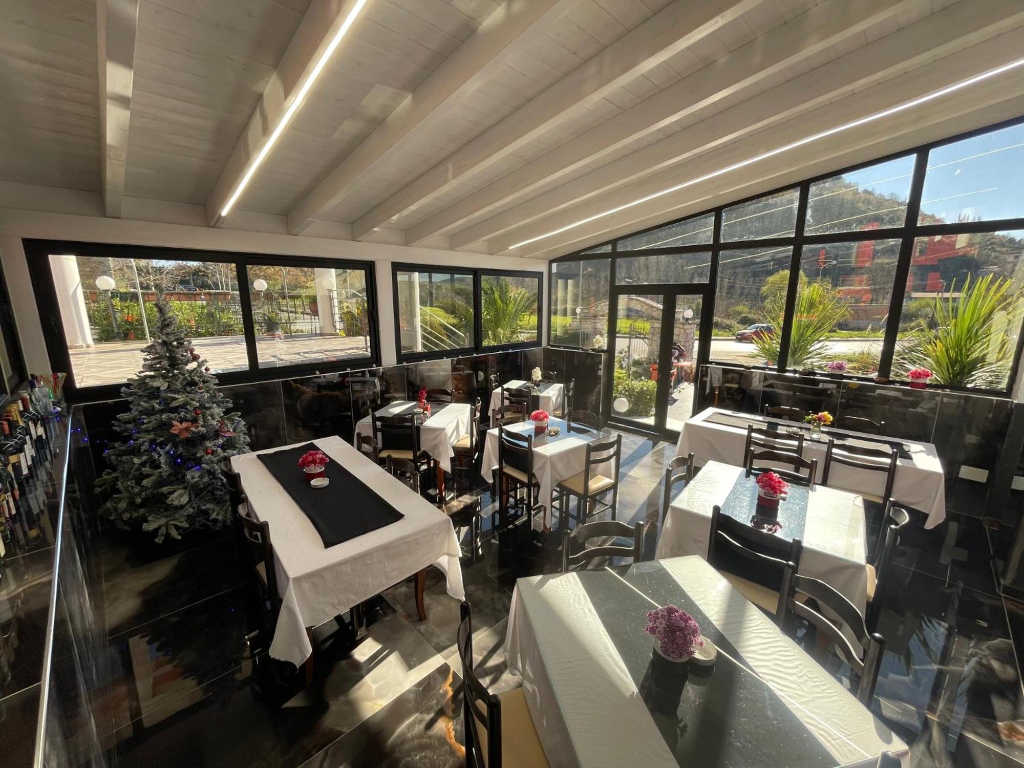 Bar Restaurant Mete Hotel Peshkepi